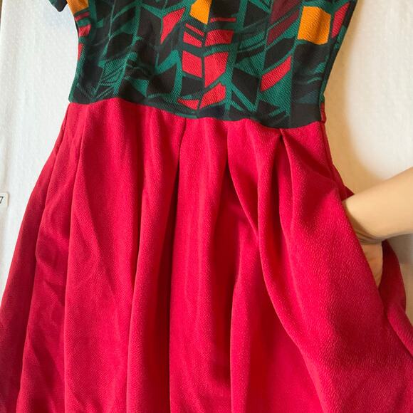 Lularoe Women’s Short Sleeve Screw Neck Knee Length Dress size XS, Red & Green - Picture 10 of 11